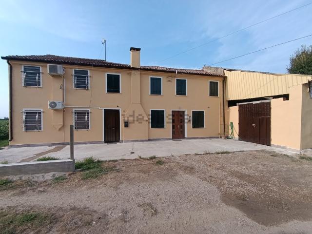 Rustico in vendita a Bevilacqua, Verona