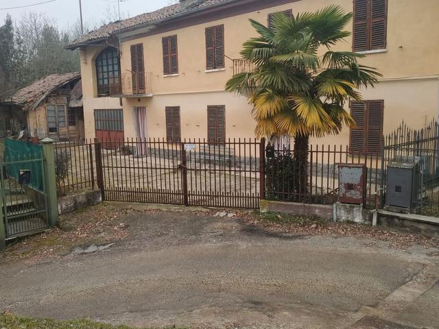 Rustico in vendita a Serravalle, Piemonte