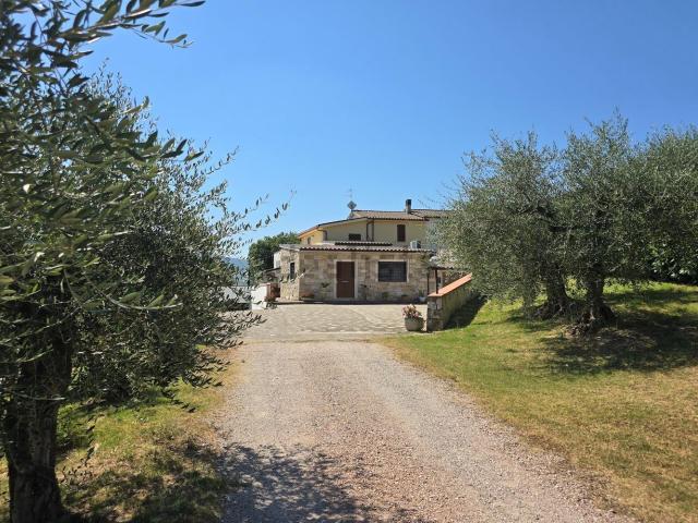 Rustico in vendita a Gualdo Cattaneo, Umbria