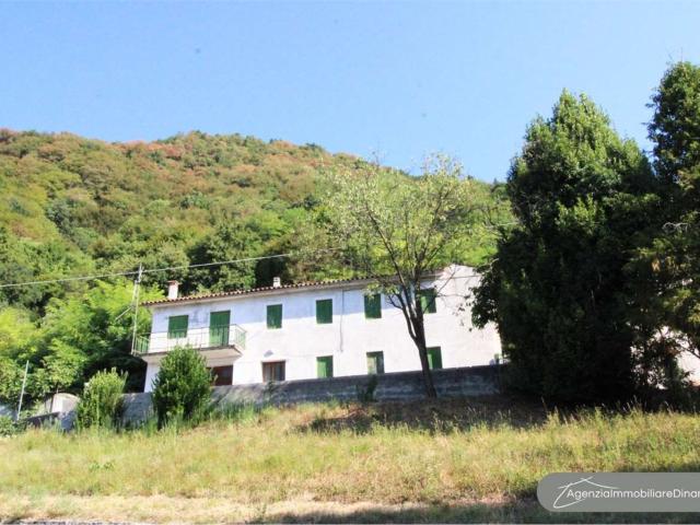 Rustico in vendita a Vittorio Veneto, Veneto
