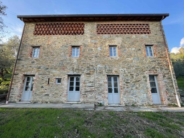 Rustico in vendita a Santa Lucia, Camaiore