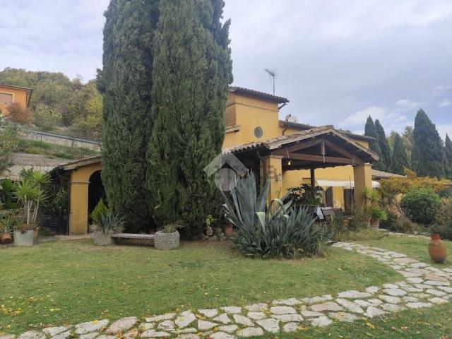 Rustico in vendita a Valtopina, Umbria
