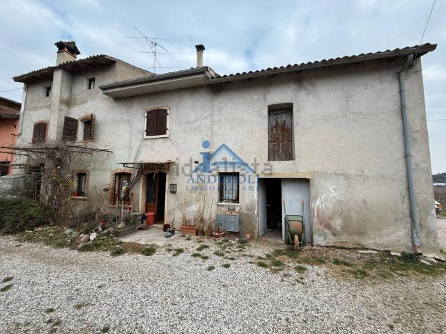 Rustico in vendita a Bardolino, Veneto