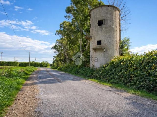 Rustico in vendita a Pescia Romana, Montalto di Castro