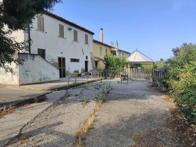 Rustico in vendita a Colle Guardia, Marche