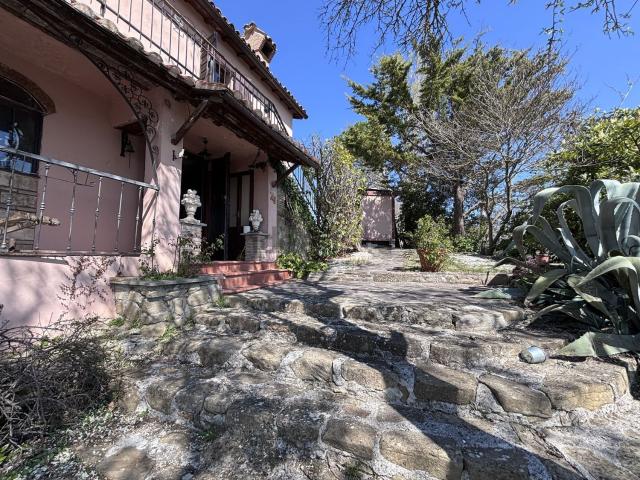 Rustico in vendita a Gubbio, Umbria