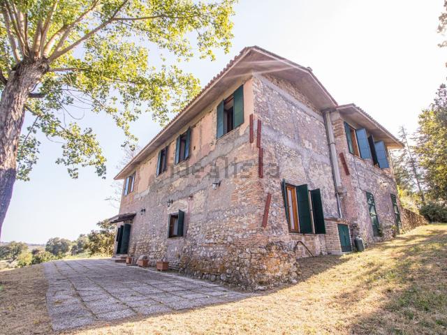 Rustico in vendita a Cantalupo In Sabina, Lazio