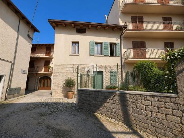 Rustico in vendita a Groppino, Piario