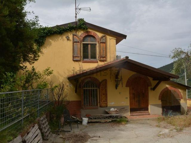 Rustico in vendita a Castelmaggiore, Calci