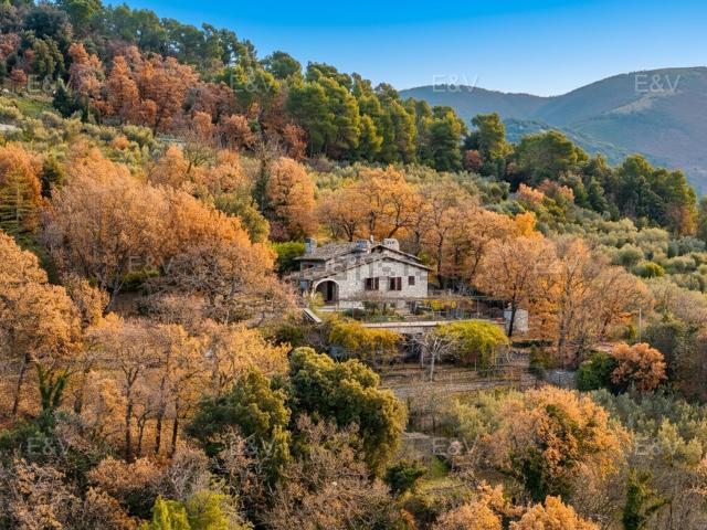 Rustico in vendita a Campello Sul Clitunno, Umbria