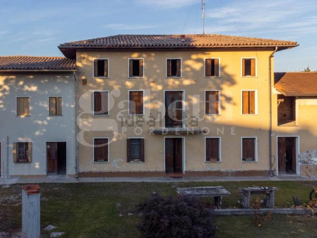 Rustico in vendita a Villadolt / Viladolt, Fontanafredda