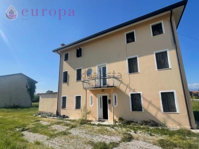 Rustico in vendita a Pasiano Di Pordenone, Friuli-Venezia Giulia