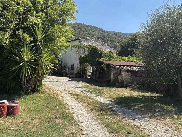 Rustico in vendita a Montebuono, Lazio