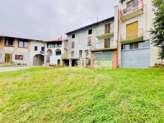 Rustico in vendita a Piovà Massaia, Asti