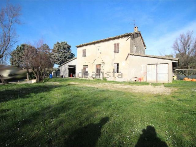 Rustico in vendita a Buco d'Oro, Tavullia