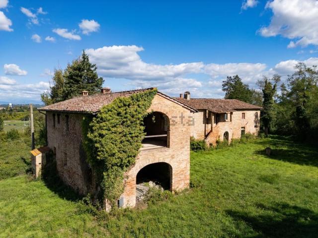Rustico in vendita a Pontedera, Toscana