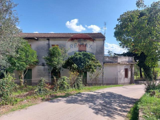 Rustico in vendita a Ceppaloni, Campania