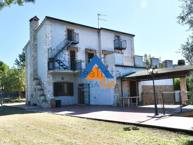 Rustico in vendita a Penna In Teverina, Umbria