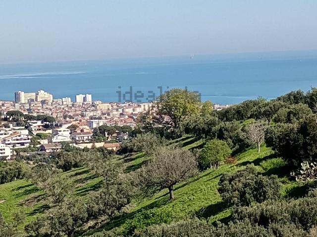 Rustico in vendita a C.da Colle Cervone, Pescara