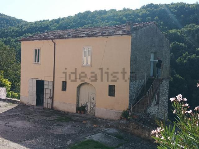 Rustico in vendita a Pettoranello del Molise, Isernia