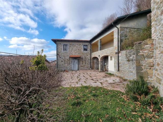 Rustico in vendita a Unione Comuni Garfagnana, Villa Collemandina