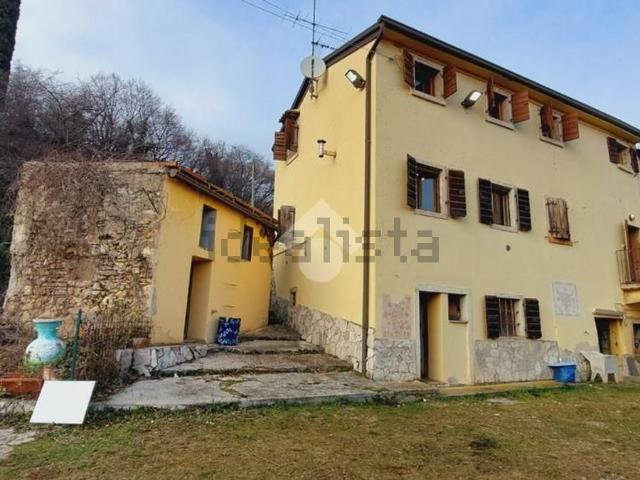 Rustico in vendita a Caprino Veronese, Veneto