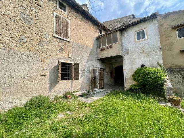 Rustico in vendita a Caprino Veronese, Veneto