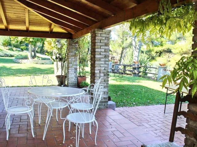 Rustico in vendita a Monteciccardo, Marche