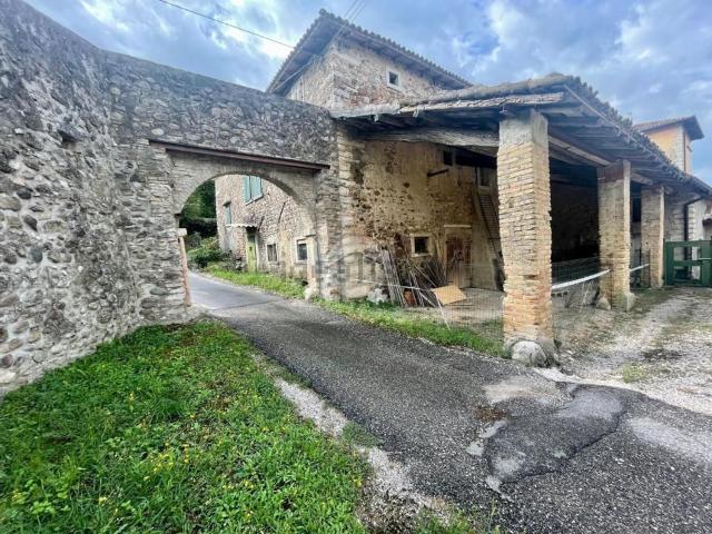 Rustico in vendita a Rubiana, Caprino Veronese