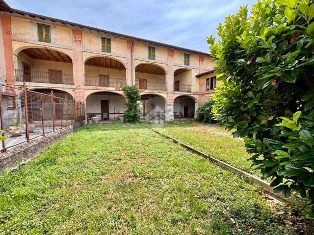 Rustico in vendita a Castel Rozzone, Bergamo