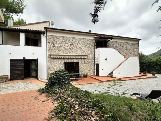 Rustico in vendita a Rovinato, Campiglia Marittima