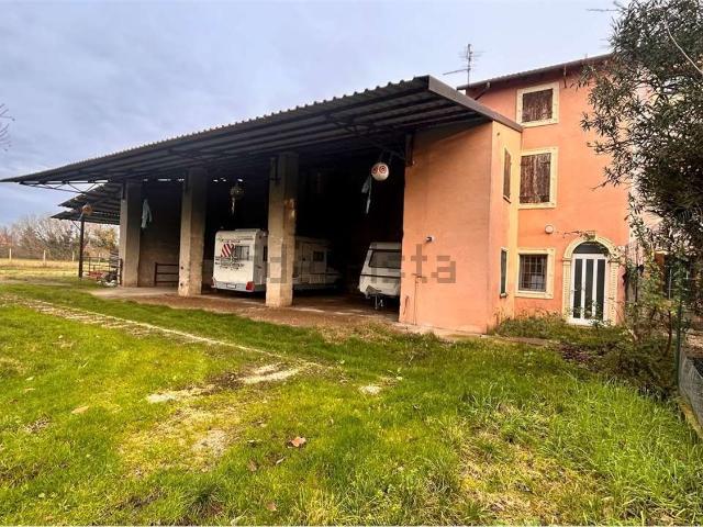 Rustico in vendita a Roverbella, Lombardia