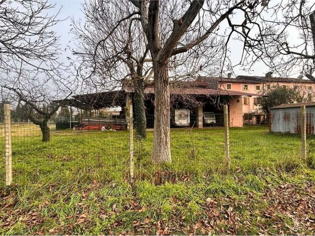 Rustico in vendita a Roverbella, Lombardia