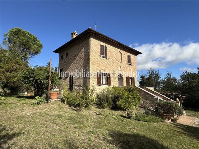 Rustico in vendita a Toppo Basso, Chiusi