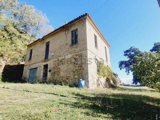Rustico in vendita a Unione dei Comuni della Val Vibrata, Colonnella