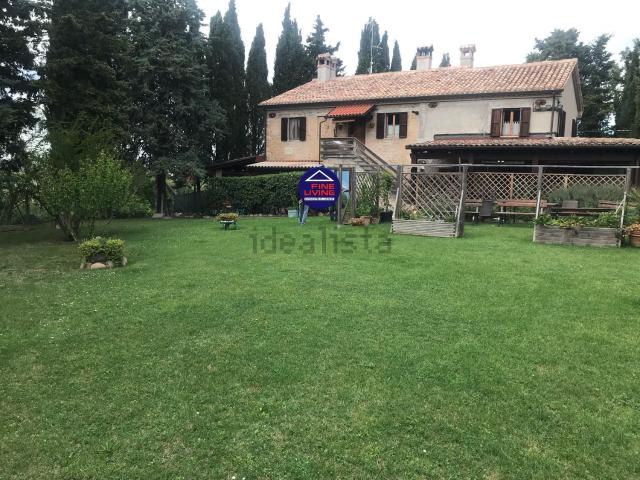 Rustico in vendita a Villa Ugolini, Pesaro