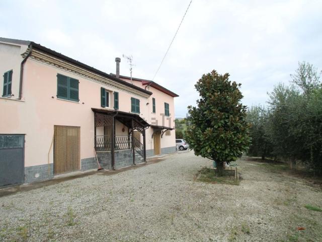 Rustico in vendita a Ostra, Ancona