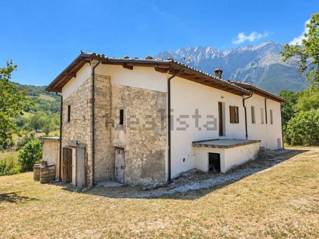 Rustico in vendita a Coccioni, Castelli