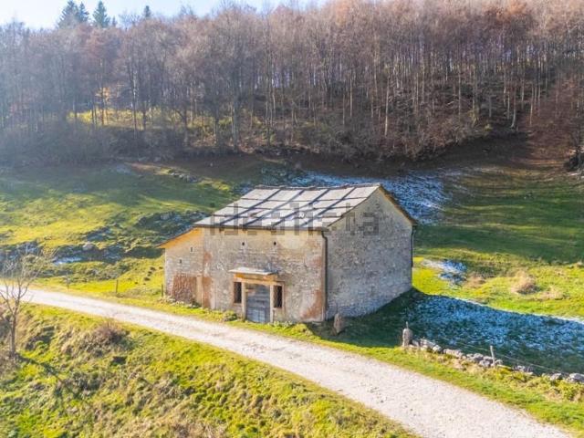 Rustico in vendita a Bosco Chiesanuova, Veneto