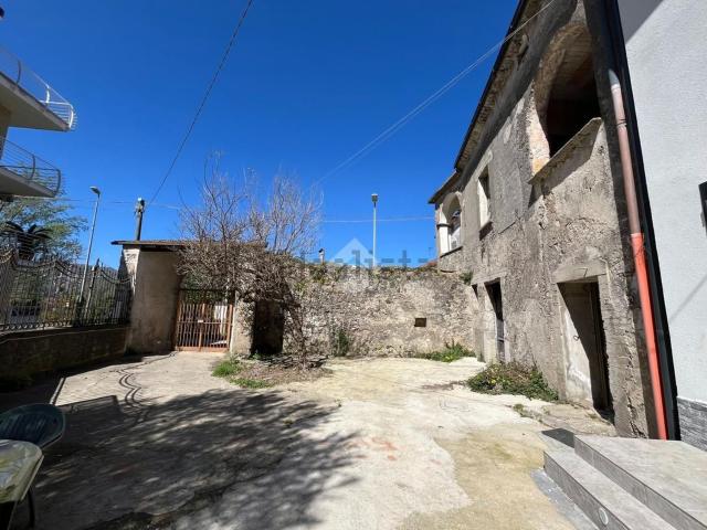 Rustico in vendita a Calvi, Baronissi