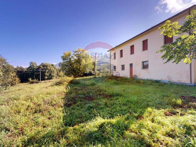 Rustico in vendita a Valtopina, Umbria