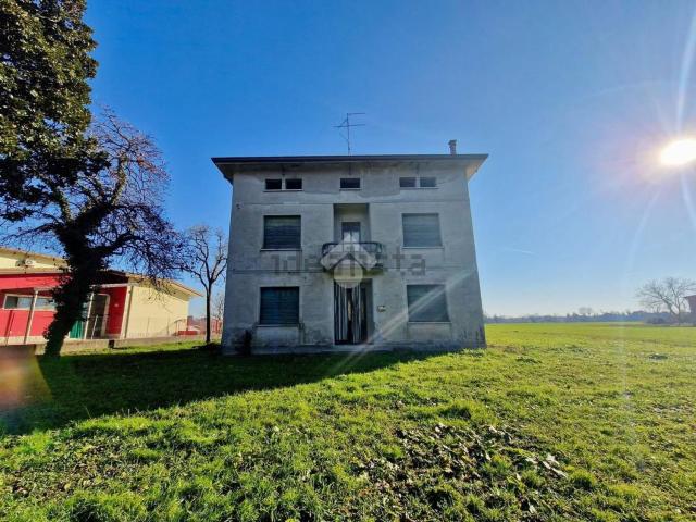 Rustico in vendita a Azzano Decimo, Friuli-Venezia Giulia