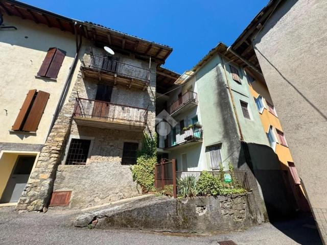 Rustico in vendita a Casazza, Lombardia