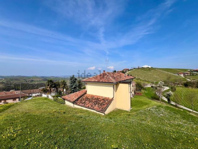 Rustico in vendita a Fraz. Mompiano (Trezzo Tinella), Trezzo Tinella