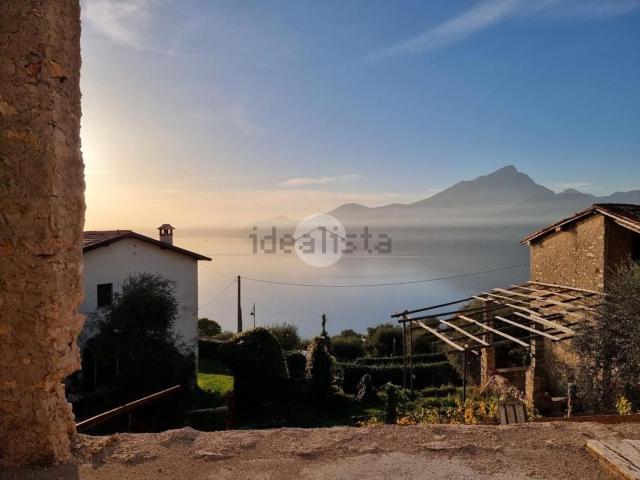 Rustico in vendita a Loncrino, Torri Del Benaco