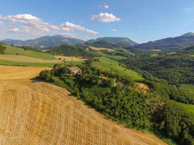Rustico in vendita a Ponte Rosso, Marche