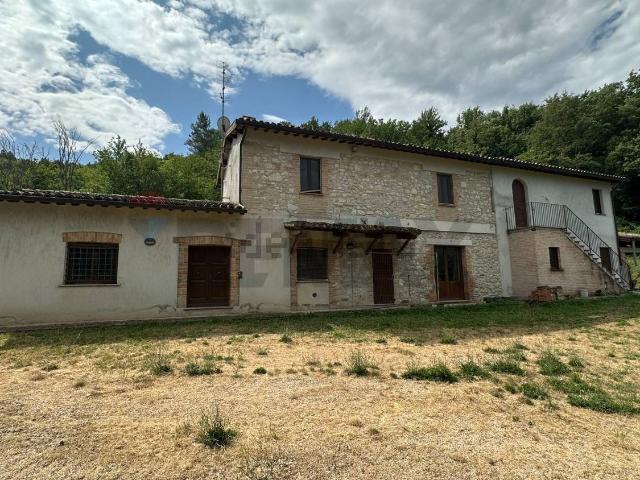 Rustico in vendita a Foligno, Perugia