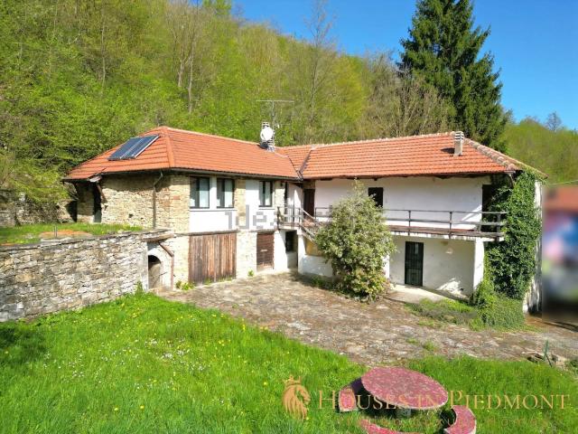 Rustico in vendita a Borgo Carro, Piemonte