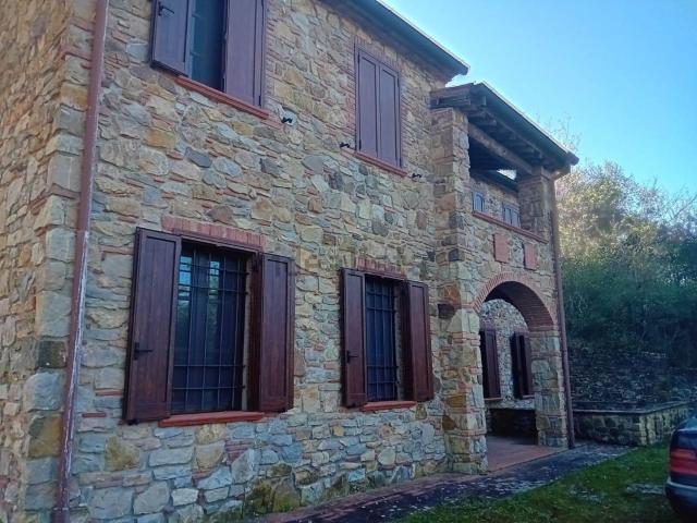Rustico in vendita a Bivio Di Ravi, Toscana