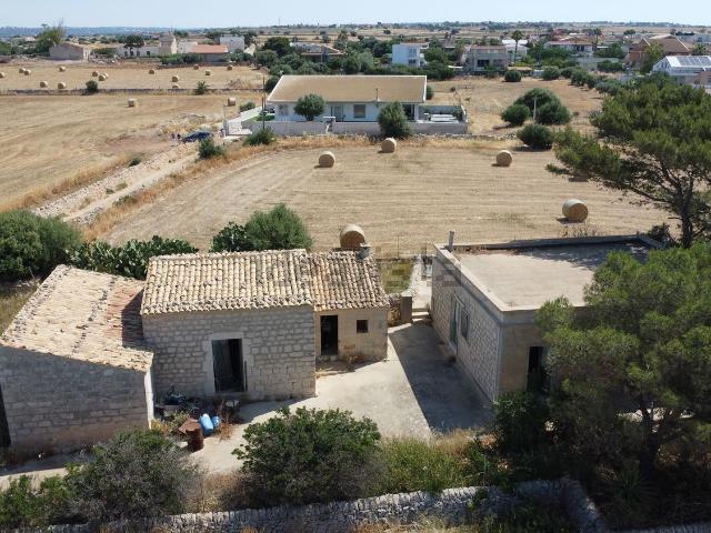 Rustico in vendita a Villaggio Orchidea, Ragusa
